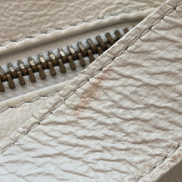 Avorio genuine leather crossbody bag in white with blue trim. - Picture 8 of 10